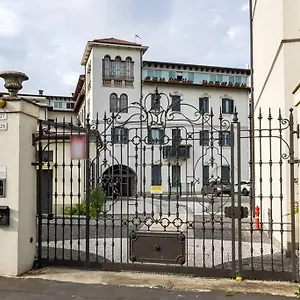 https://lux-apartment-milano-metro-m2.italymilanhotels.net